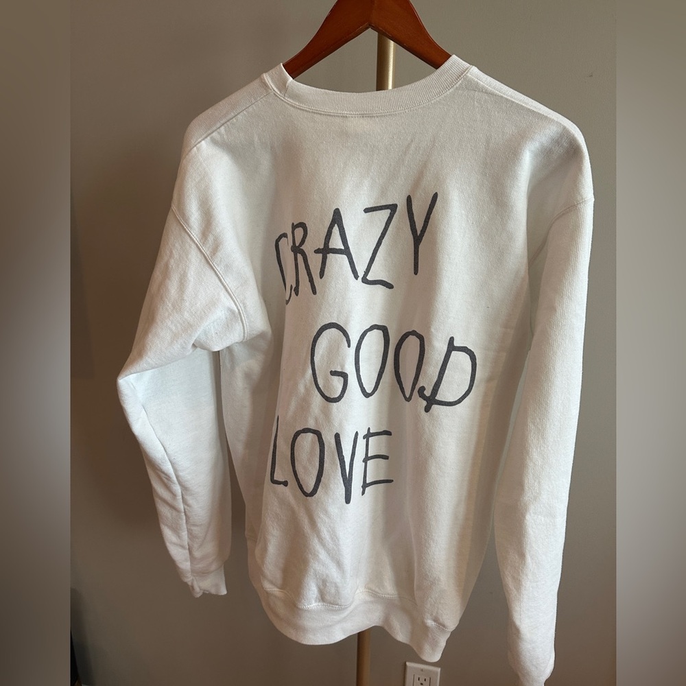Sassy Queen Boutique Crazy Good Love Graphic Sweatshirt Women’s M